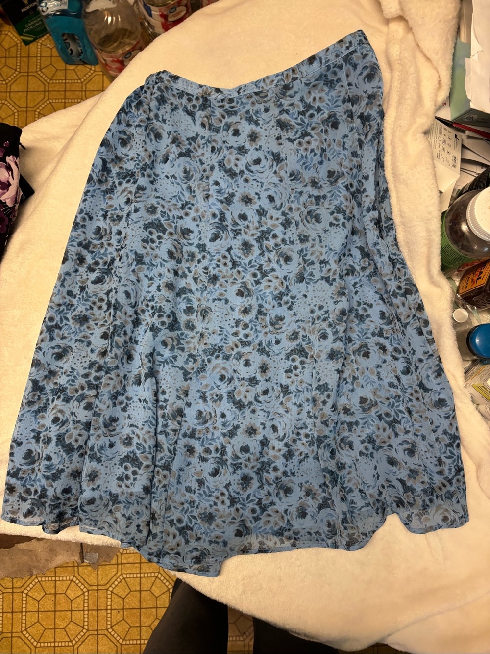Jaclyn Smith blue flowered skirt